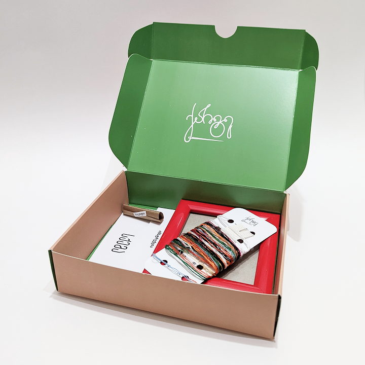 საახალწლო სამზადისი - კანვაზე ქარგვა